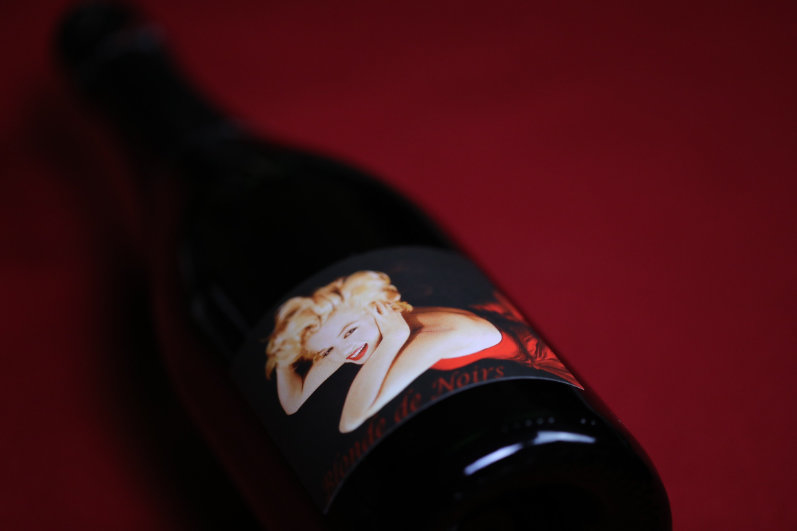 Marilyn Wines bottle photo slideshow